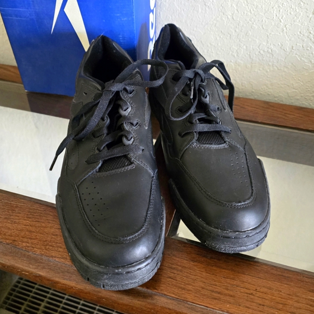 NEW Reebok size 12 tennis shoes